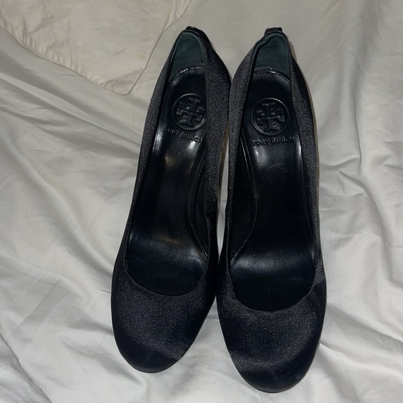 Gorgeous satin black Tory Birch heels - Picture 2 of 5
